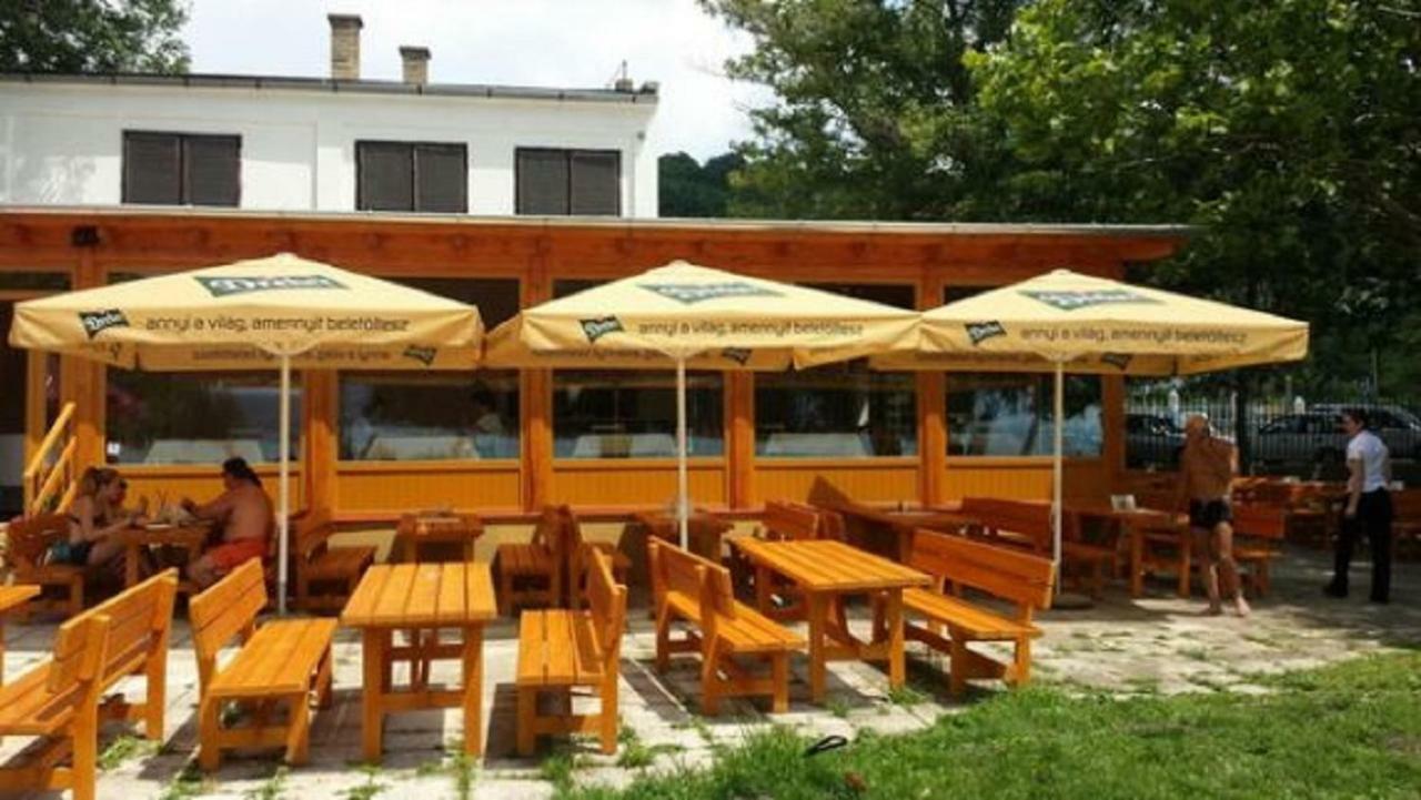 Вилла Szegfu Apartmanhaz Балатонфюзфё Экстерьер фото